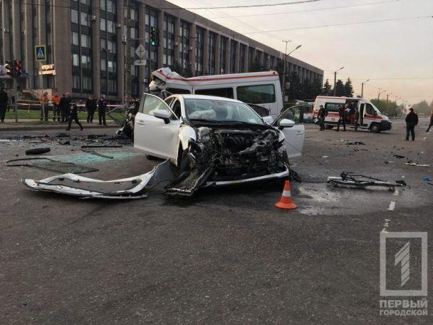 По словам свидетелей, в момент ДТП светофор горел в дежурном режиме мигитливим желтым